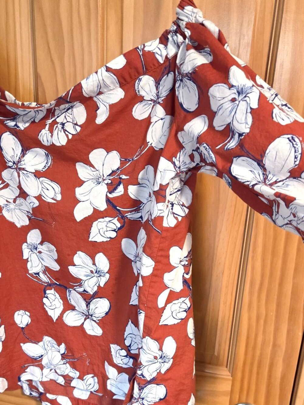 LOFT Womens Off-the-Shoulder peasant blouse w/ white flowers Sz M Excellent Cond